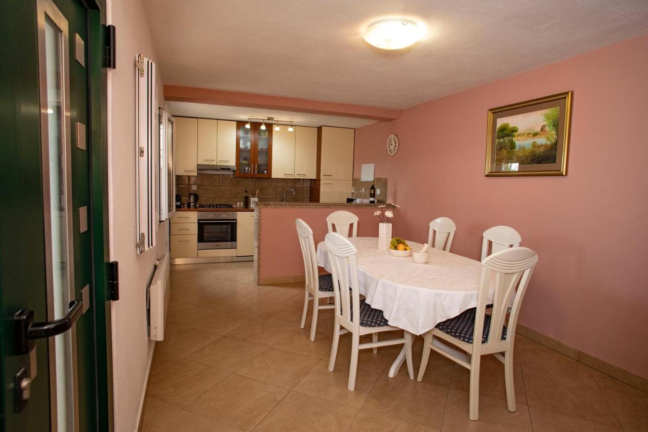 Opg Villa Meri Pucisca Bagian luar foto