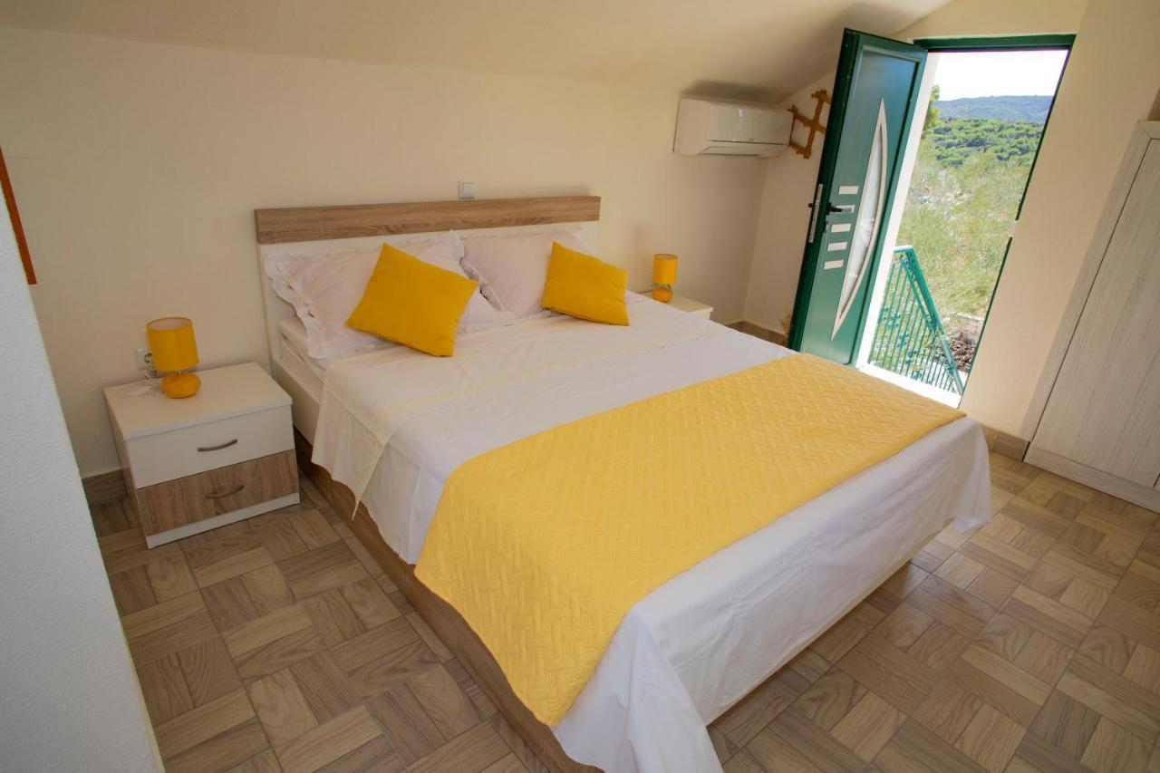 Opg Villa Meri Pucisca Bagian luar foto